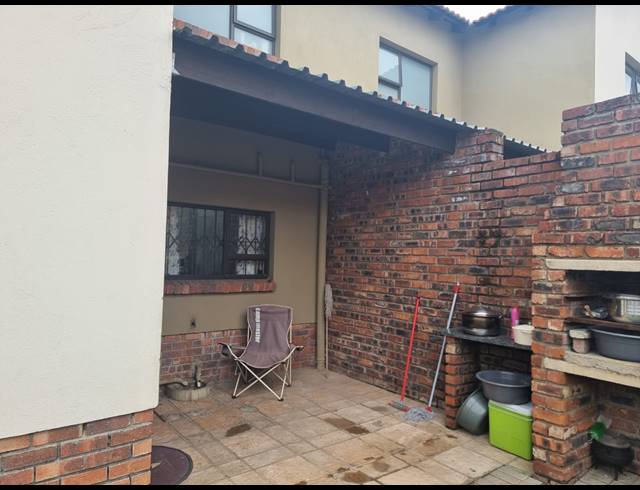 3 BEDROOM TOWNHOUSE FOR SALE IN WATERVAL EAST